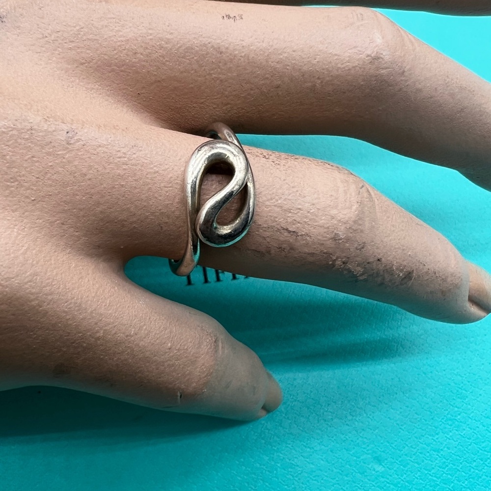 Elegant Silver Infinity Ring - Picture 2 of 6